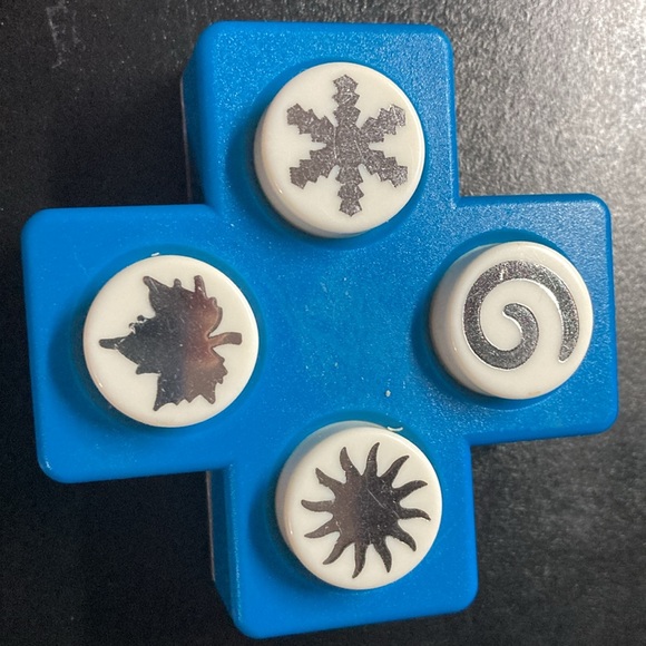 CRAFTING DECORATIVE HOLE PUNCH 4 IN 1 & CREATIVE MEMORIES PAPER CORNER CUTTER - Picture 8 of 9